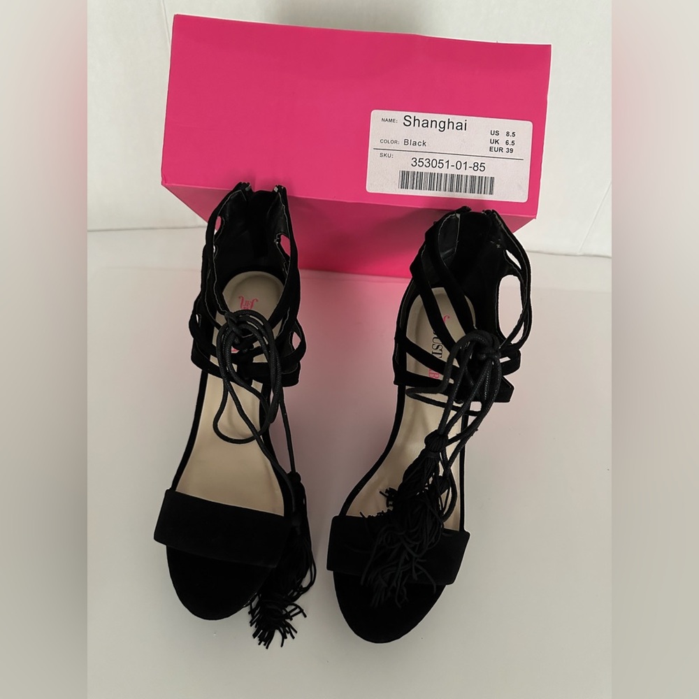 JustFab “Shanghai” Black Cutout Tassel Wedge Sandals Y2K Size 8.5 - Picture 2 of 10